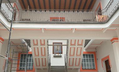 CASONA EN ESQUINA  1,080  m2 CON USO DE SUELO COMERCIAL EN RENTA EN CENTRO HISTÓRICO DE PUEBLA.