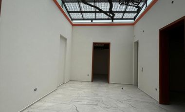 CASONA EN ESQUINA  1,080  m2 CON USO DE SUELO COMERCIAL EN RENTA EN CENTRO HISTÓRICO DE PUEBLA.