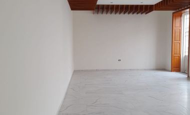 CASONA EN ESQUINA  1,080  m2 CON USO DE SUELO COMERCIAL EN RENTA EN CENTRO HISTÓRICO DE PUEBLA.