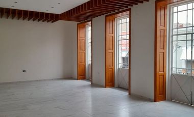 CASONA EN ESQUINA  1,080  m2 CON USO DE SUELO COMERCIAL EN RENTA EN CENTRO HISTÓRICO DE PUEBLA.