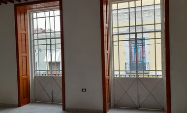 CASONA EN ESQUINA  1,080  m2 CON USO DE SUELO COMERCIAL EN RENTA EN CENTRO HISTÓRICO DE PUEBLA.