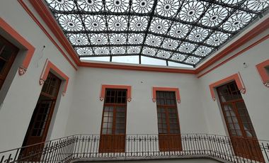 CASONA EN ESQUINA  1,080  m2 CON USO DE SUELO COMERCIAL EN RENTA EN CENTRO HISTÓRICO DE PUEBLA.