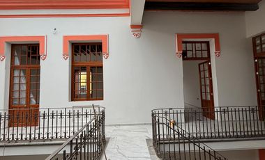 CASONA EN ESQUINA  1,080  m2 CON USO DE SUELO COMERCIAL EN RENTA EN CENTRO HISTÓRICO DE PUEBLA.