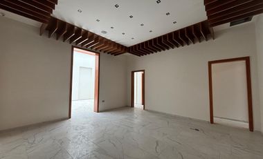 CASONA EN ESQUINA  1,080  m2 CON USO DE SUELO COMERCIAL EN RENTA EN CENTRO HISTÓRICO DE PUEBLA.