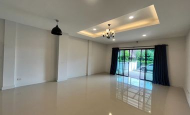 Modern Style Town home for rent and for sale in Lamphun