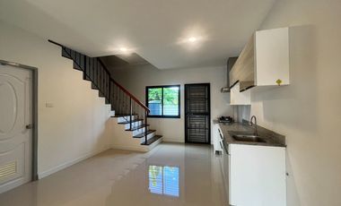 Modern Style Town home for rent and for sale in Lamphun