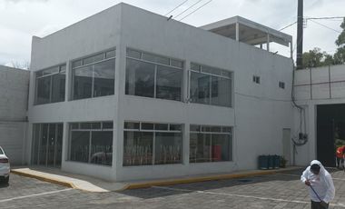 Local comercial en renta, con inmobiliario para restaurante, todo en acero inoxidable