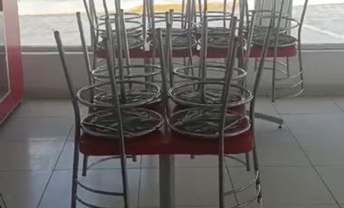Local comercial en renta, con inmobiliario para restaurante, todo en acero inoxidable