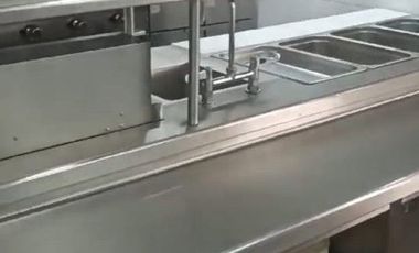 Local comercial en renta, con inmobiliario para restaurante, todo en acero inoxidable