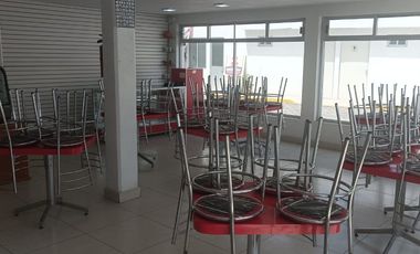 Local comercial en renta, con inmobiliario para restaurante, todo en acero inoxidable