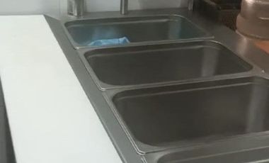 Local comercial en renta, con inmobiliario para restaurante, todo en acero inoxidable