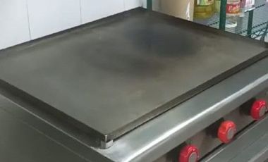 Local comercial en renta, con inmobiliario para restaurante, todo en acero inoxidable