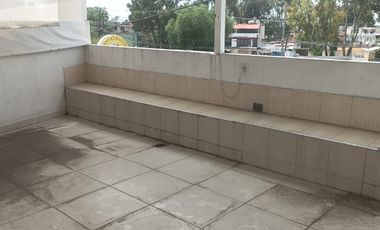 Local comercial en renta, con inmobiliario para restaurante, todo en acero inoxidable