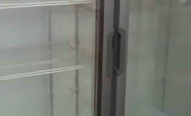 Local comercial en renta, con inmobiliario para restaurante, todo en acero inoxidable