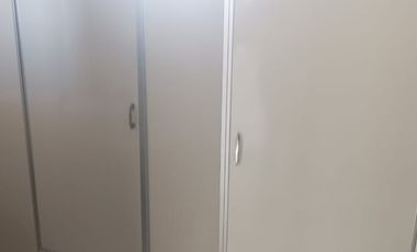 Local comercial en renta, con inmobiliario para restaurante, todo en acero inoxidable