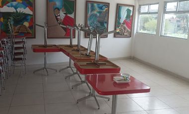 Local comercial en renta, con inmobiliario para restaurante, todo en acero inoxidable
