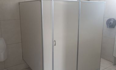 Local comercial en renta, con inmobiliario para restaurante, todo en acero inoxidable