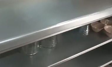 Local comercial en renta, con inmobiliario para restaurante, todo en acero inoxidable