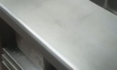Local comercial en renta, con inmobiliario para restaurante, todo en acero inoxidable