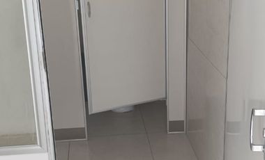 Local comercial en renta, con inmobiliario para restaurante, todo en acero inoxidable