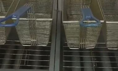 Local comercial en renta, con inmobiliario para restaurante, todo en acero inoxidable