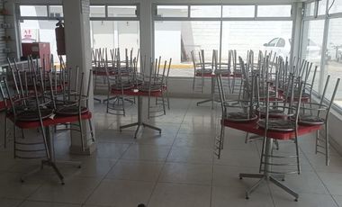 Local comercial en renta, con inmobiliario para restaurante, todo en acero inoxidable