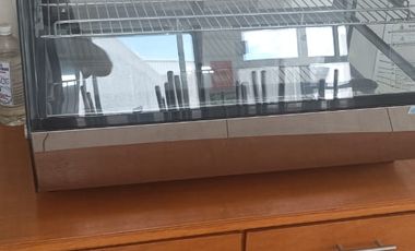 Local comercial en renta, con inmobiliario para restaurante, todo en acero inoxidable