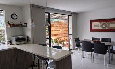 Vendo hermosa casa en conjunto cerrado en sector La Florida de 149m2.