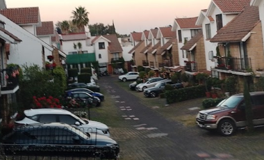 BELLISIMA Y ACOGEDORA CASA EN HERMOSO Y PRIVADO CONDOMINIO, EN ZONA MUY TRANQUILA Y ALEJADA DEL AJETRO Y CONTAMINACIÓN DE LA CIUDAD.