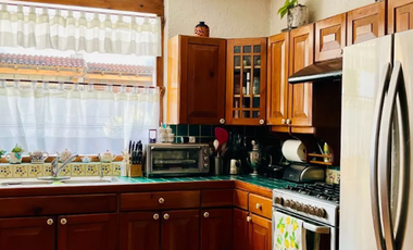 BELLISIMA Y ACOGEDORA CASA EN HERMOSO Y PRIVADO CONDOMINIO, EN ZONA MUY TRANQUILA Y ALEJADA DEL AJETRO Y CONTAMINACIÓN DE LA CIUDAD.