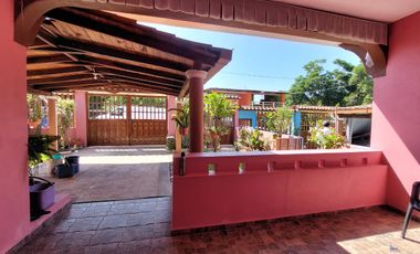 Venta 2 Casas juntas un solo Terreno en San José Ixtapa, Gro. Ixtapa Zihuatanejo.