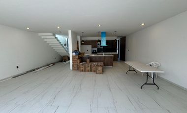 CASA EN VENTA EN PRADERAS ALTOZANO