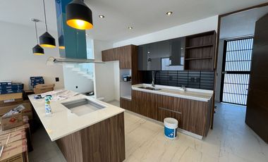 CASA EN VENTA EN PRADERAS ALTOZANO