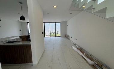 CASA EN VENTA EN PRADERAS ALTOZANO