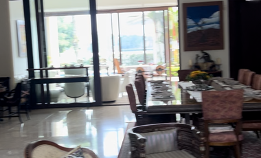 Casa en venta , sector Samborondón, al pie del río.