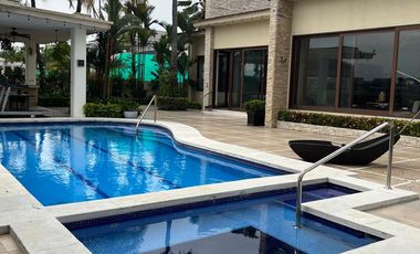 Casa en venta , sector Samborondón, al pie del río.