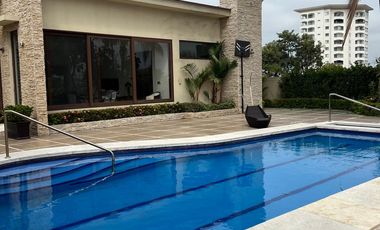 Casa en venta , sector Samborondón, al pie del río.