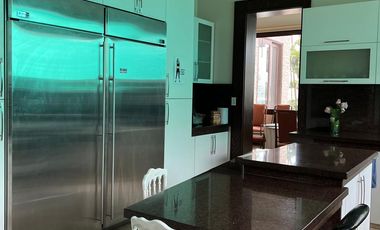 Casa en venta , sector Samborondón, al pie del río.
