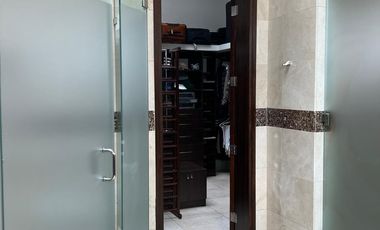 Casa en venta , sector Samborondón, al pie del río.