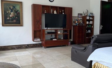 Casa en venta , sector Samborondón, al pie del río.