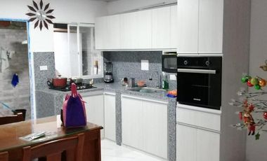 CASA REMODELADA EN VENTA BARRIO LA CAROLINA