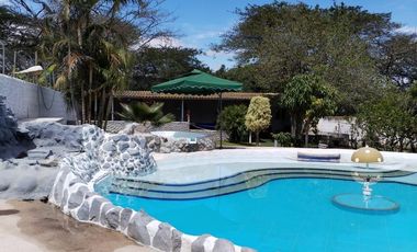 VENTA DE PROPIEDAD EN GUAYLLABAMBA, QUINTA, PISCINA, LAGUNA EN GUAYLLABAMBA