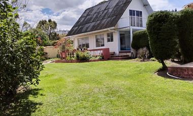 VENTA DE PROPIEDAD EN GUAYLLABAMBA, QUINTA, PISCINA, LAGUNA EN GUAYLLABAMBA