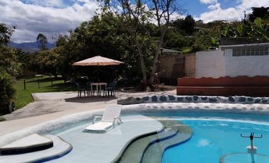 VENTA DE PROPIEDAD EN GUAYLLABAMBA, QUINTA, PISCINA, LAGUNA EN GUAYLLABAMBA