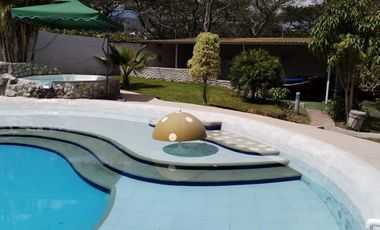 VENTA DE PROPIEDAD EN GUAYLLABAMBA, QUINTA, PISCINA, LAGUNA EN GUAYLLABAMBA