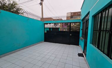 Se Vende Amplia Casa En San Felipe, At187M2 En Esquina