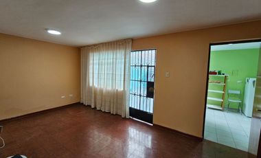 Se Vende Amplia Casa En San Felipe, At187M2 En Esquina