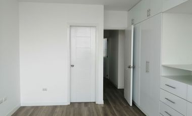 Departamento en Venta en Mayorazgo, Límite con La Molina, 3 dormitorios, Vista a Parque