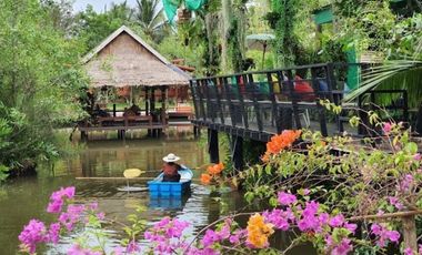 Best Reviewed Excellent Resort Located by the Water near Bangkok for Sale