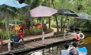 Best Reviewed Excellent Resort Located by the Water near Bangkok for Sale